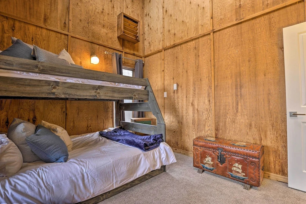 Avon Duplex w/ Hot Tub: Near Vail Hiking & Golf!