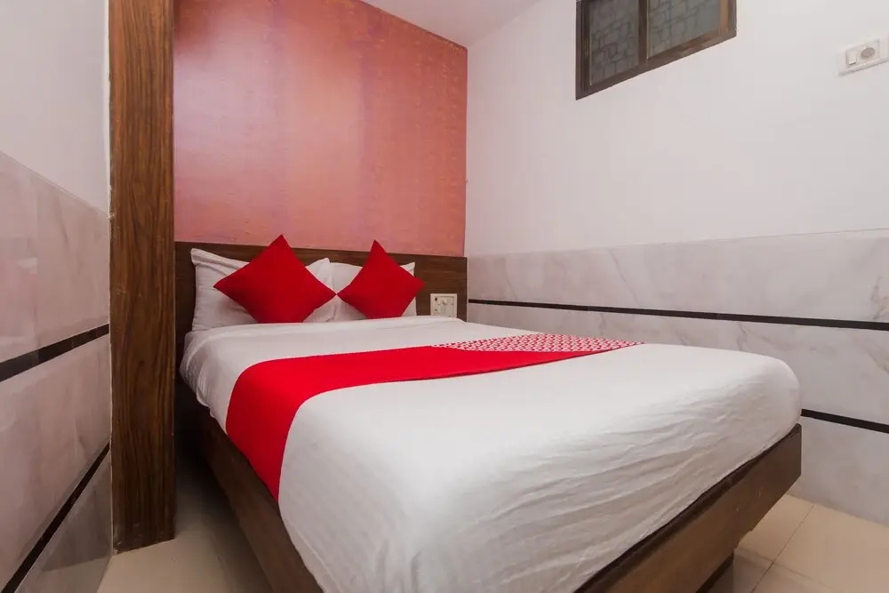 OYO 24504 Sion Residency