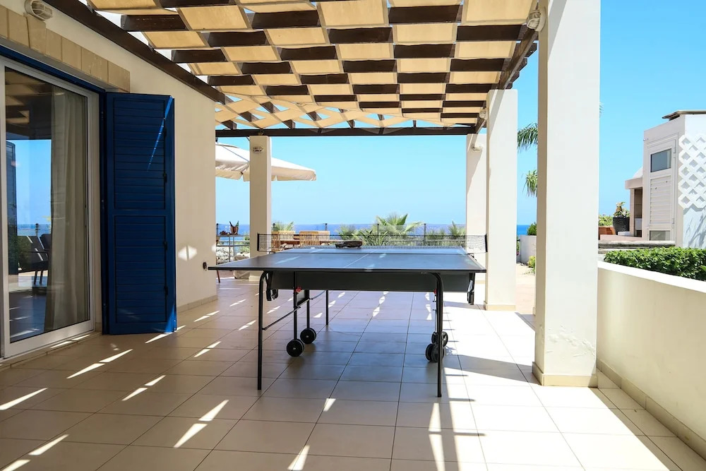Phaedrus Living: Seaside Luxury Villa Anafi