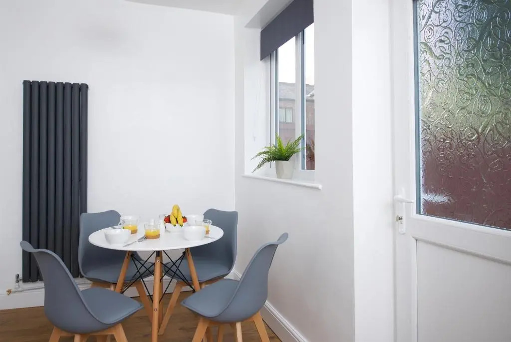 Air Host and Stay - Thomson House - Sleeps 4 2 mins walk from Stockport train station and town centre