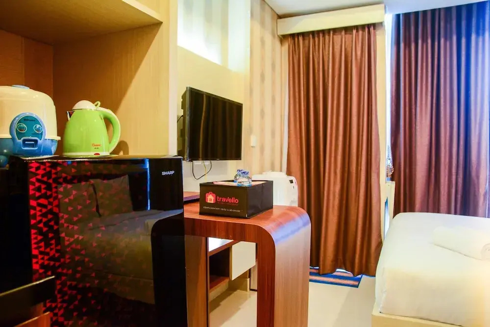 Comfortable Studio near Salemba Area at Capitol Park Apartment By Travelio