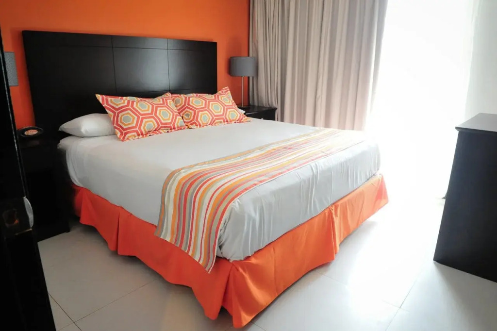 Отель Voco Surfside Aruba 