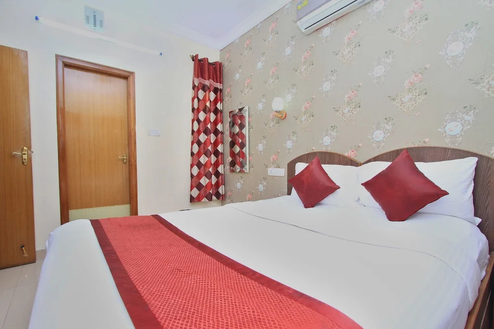 OYO 7728 Hotel Nayaab Comforts