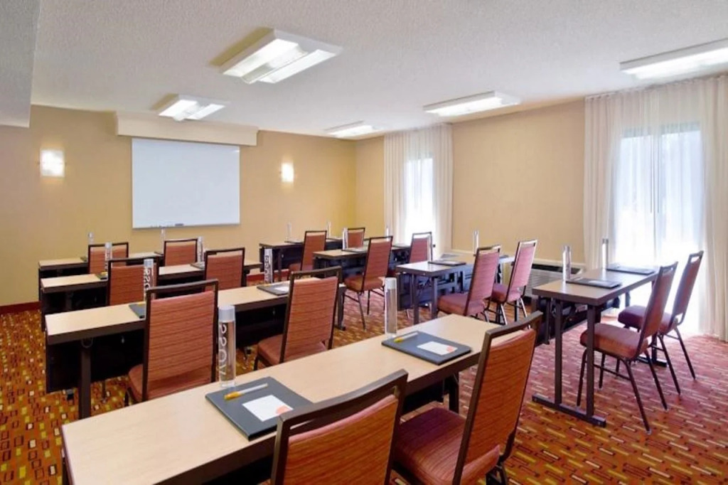Courtyard by Marriott Fresno