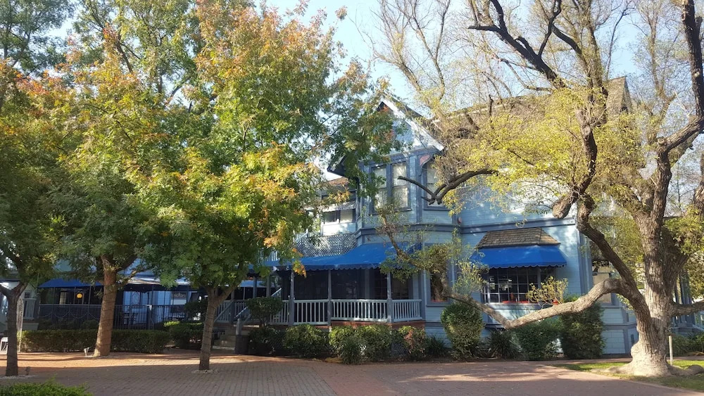Irwin Street Inn