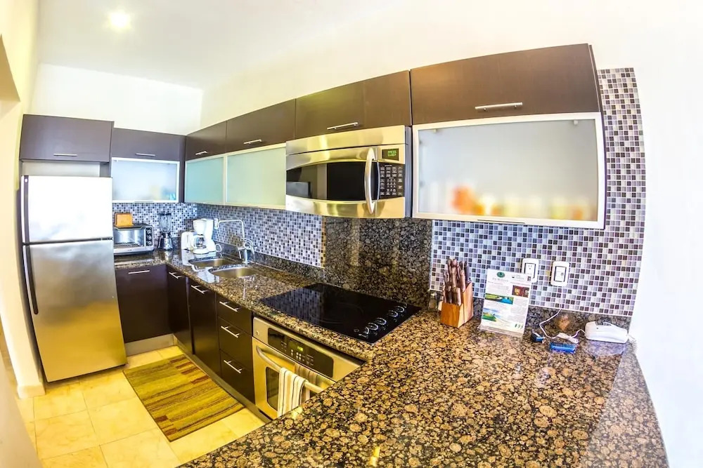 El Faro 303 Reef 1 Bedroom Condo by Redawning