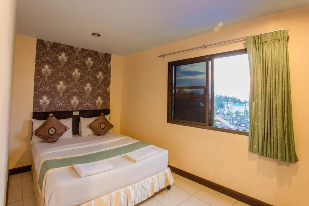 Surin Sunset Hotel - SHA