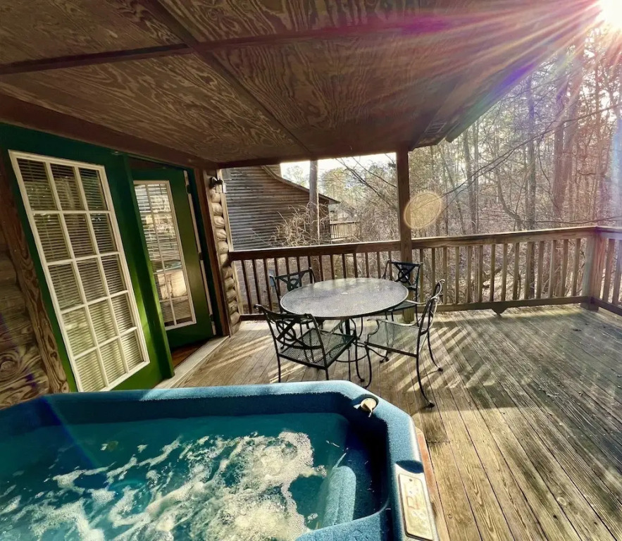 C13 - Forest View two bedroom, two bath Harbor North luxury loft cottage with private hot tub o Lake on Ouachita