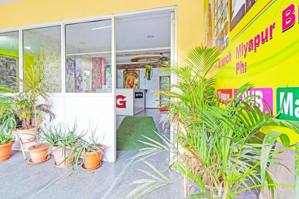 OYO 92953 Sri Navya Grand