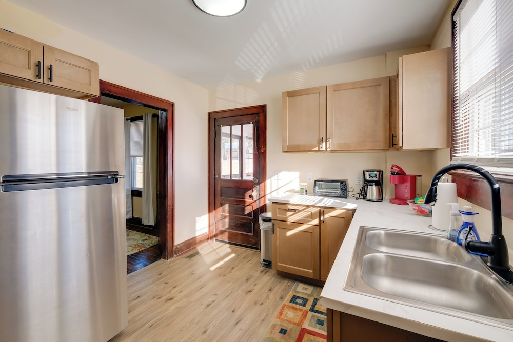 Walk to Main St & Campus! Dtwn Radford Home