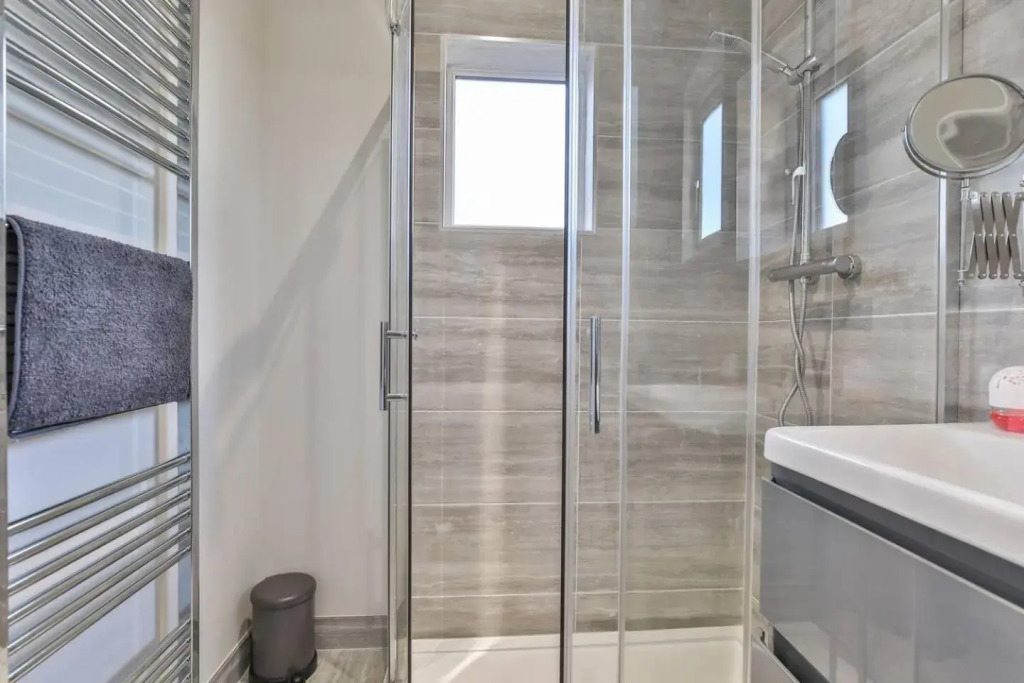 Modern, Cosy & Convenient 3 bed 2 bath House WiFi Parking