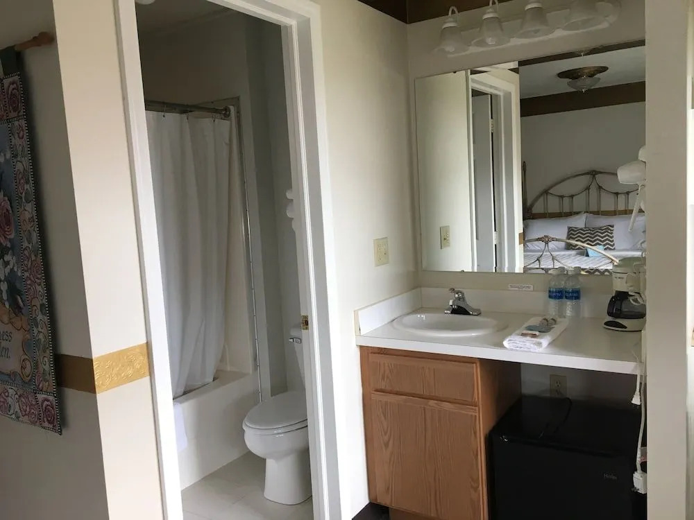 Sugarcreek Village Inn
