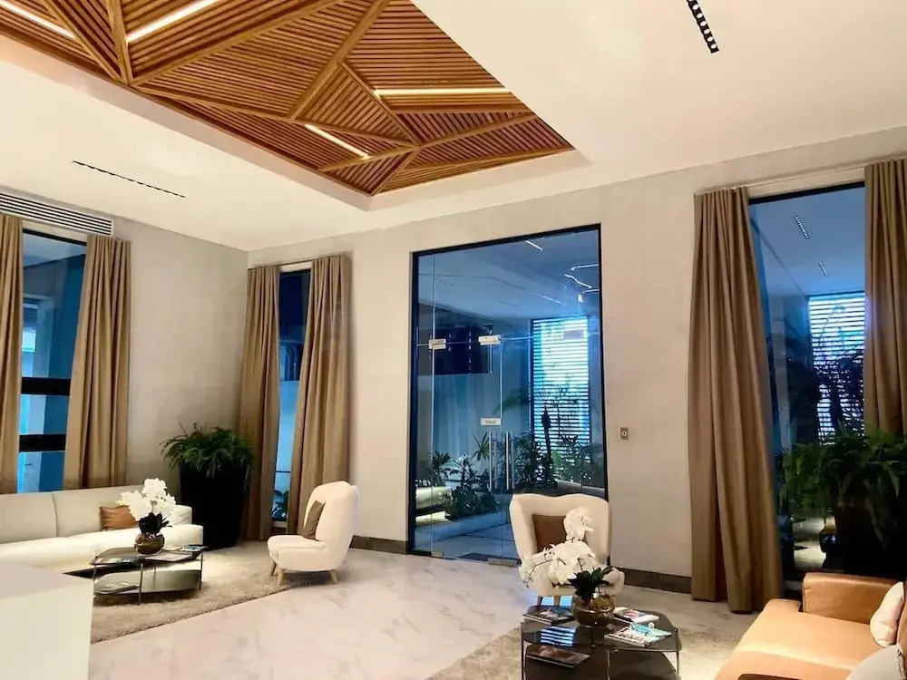Luxury Condo 1 Br Pool Excellent Location