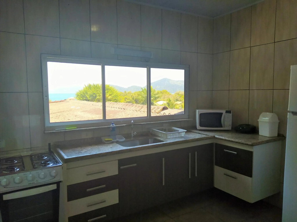 Cobertura na Enseada a 80m da areia