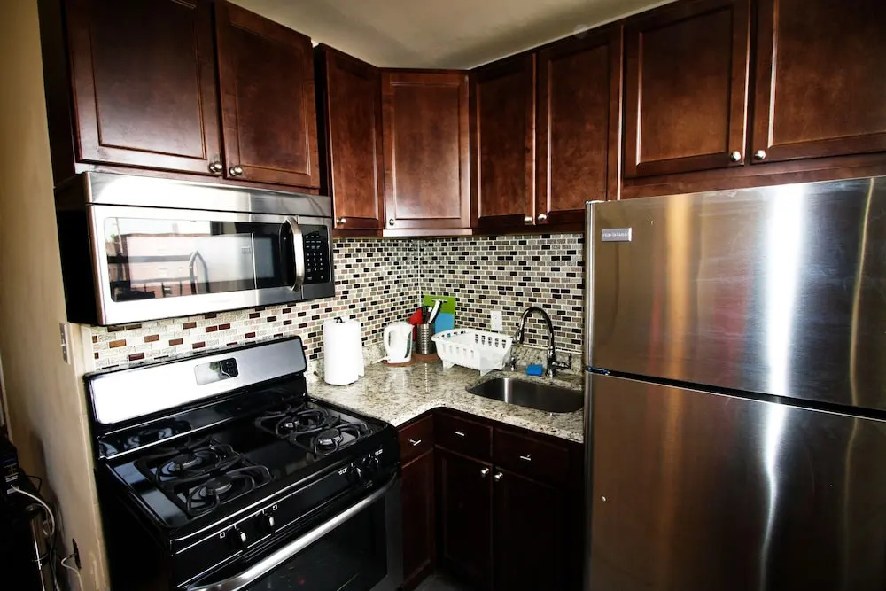 Modern Apartment minutes to NYC