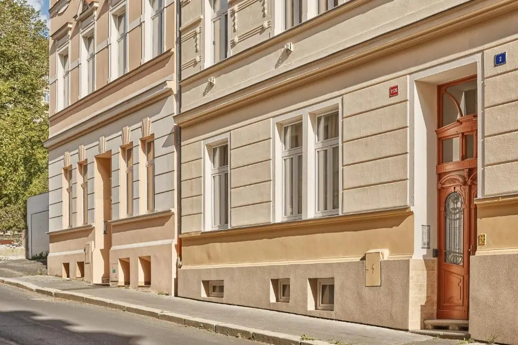 Lyra Apartments