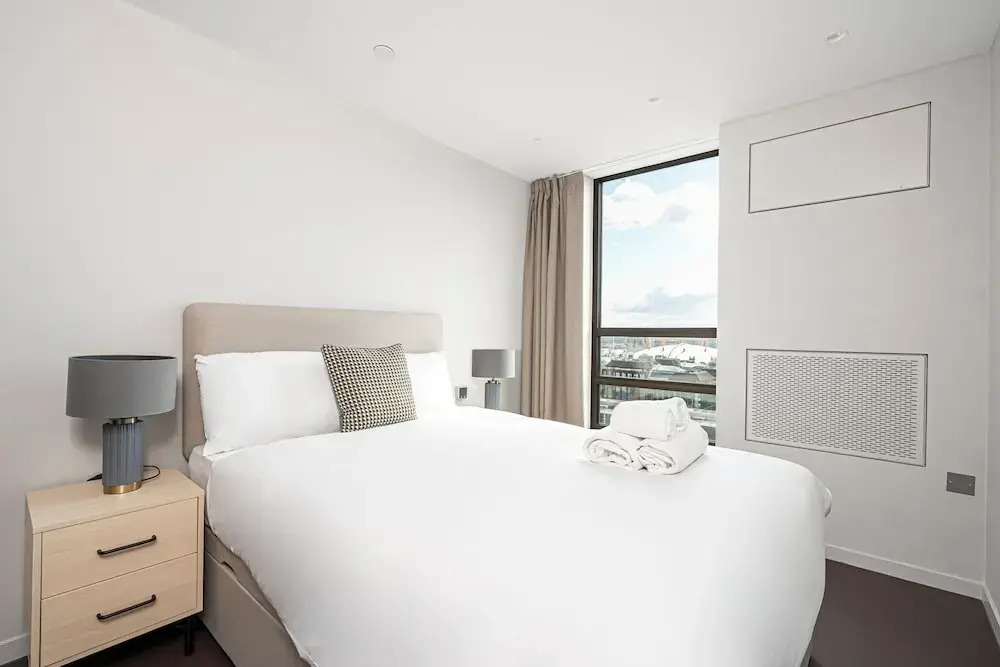 Stylish Three-bedroom Apartment in Poplar
