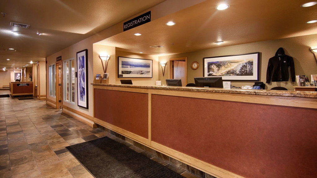 Squaw Valley Lodge