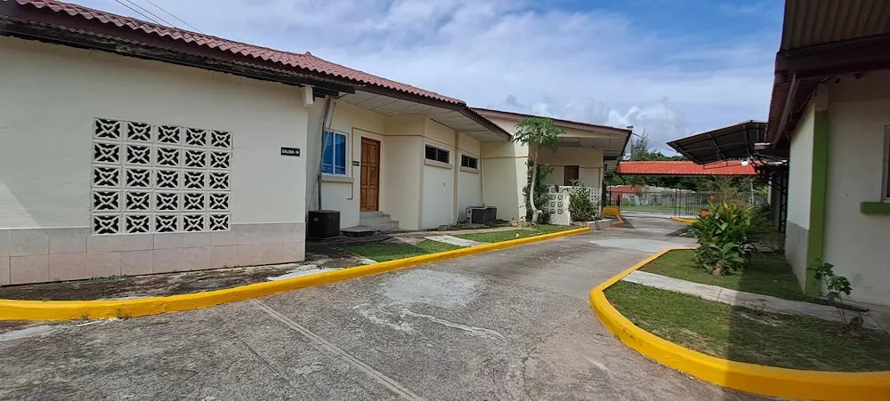 Mi Casa Asi de Grande
