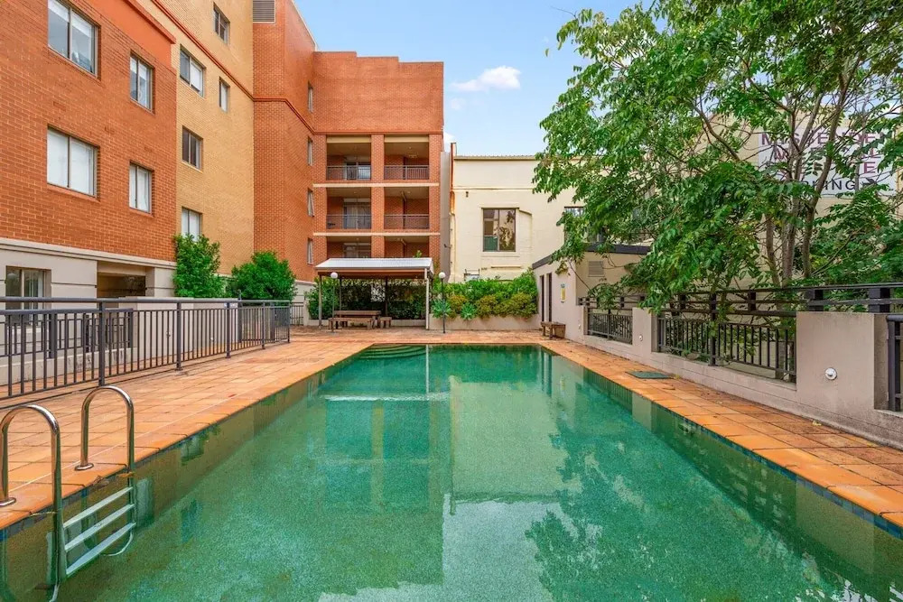 Stylish 2-bed Apartment With Pool in Camperdown