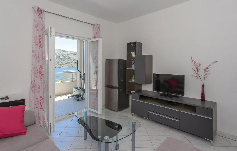 Nice Home in Poljica With Wifi and 5 Bedrooms