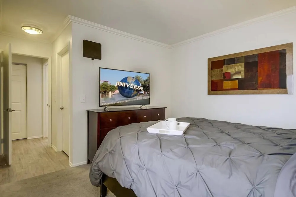 (70% off) - On Hollywood Walk Of Fame! - 2BR/2BATH - Free Parking! (D2)