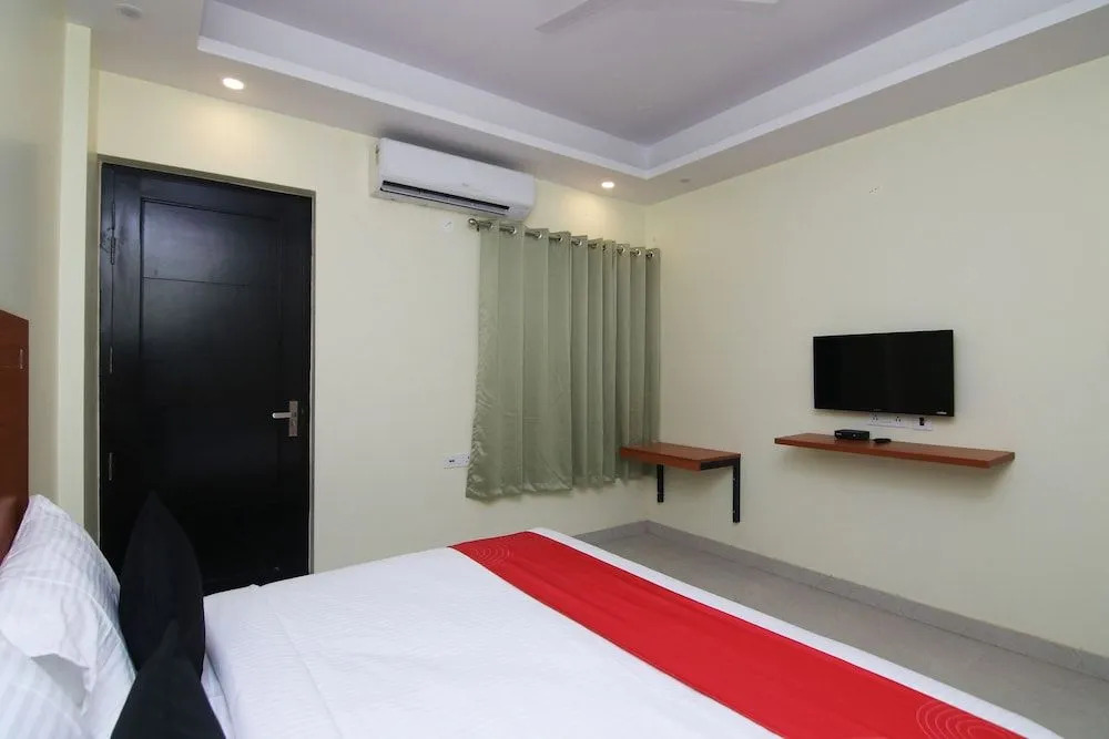 OYO 20032 SilverKey Medanta