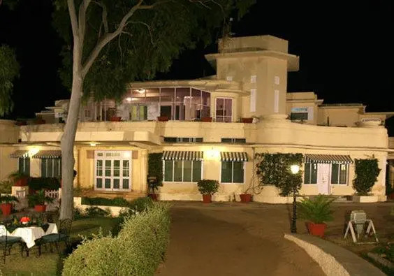 Shikarbadi Hotel