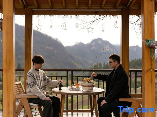 Yuezhu｜Peak Clouds & Arcadian Courtyard.Avatar Mountains ,3-min walk to the  Zhangjiajie Forest Park
