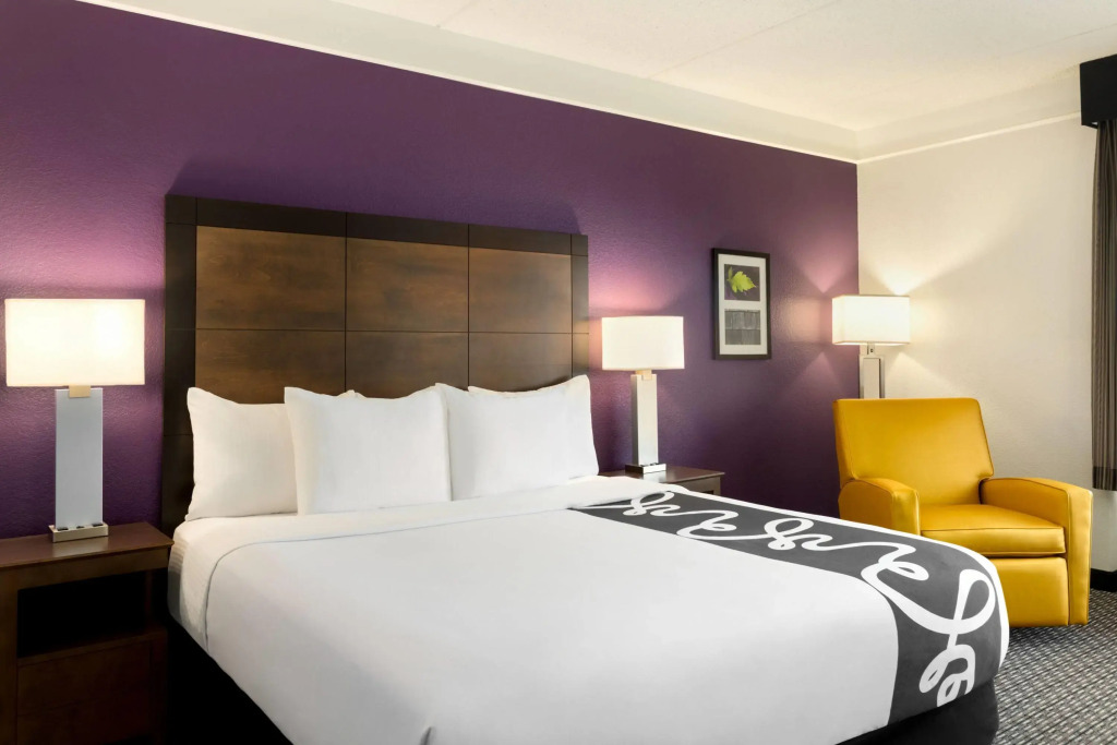 La Quinta by Wyndham Arlington North 6 Flags Dr