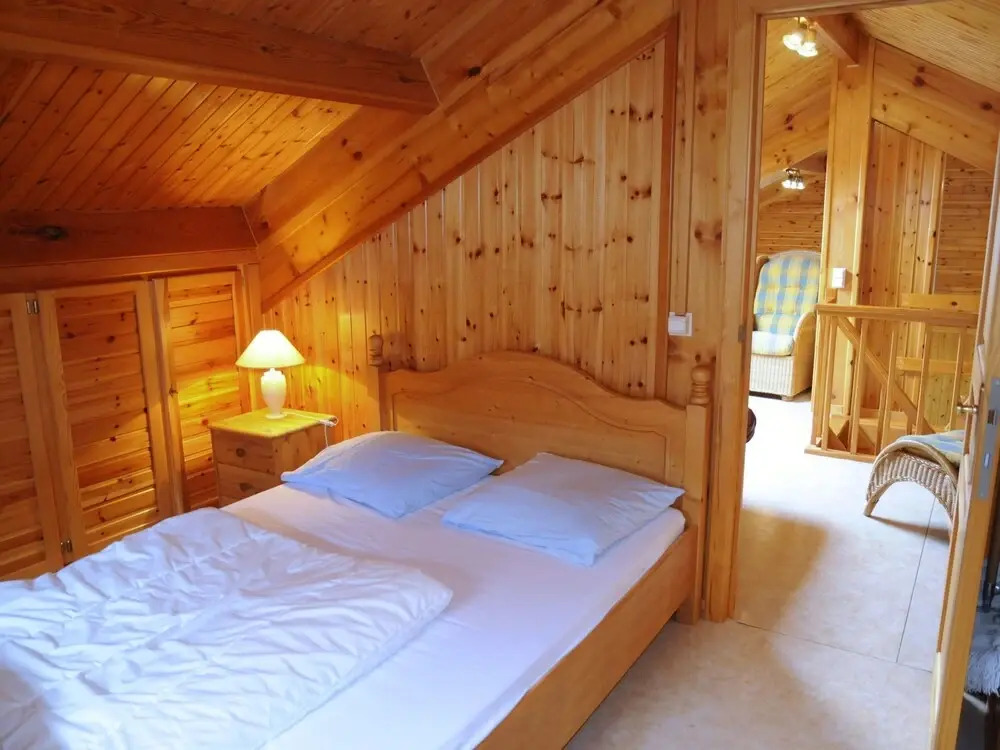 Attractive Holiday Home with Hot Tub in Septon