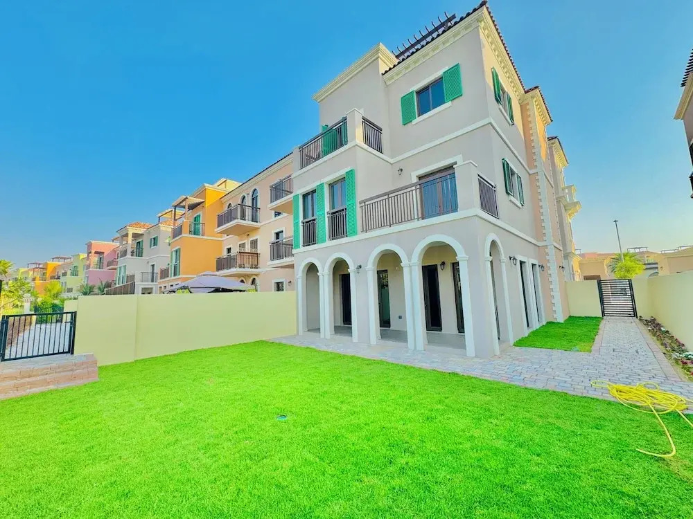 Venduras - Spacious 4BR Villa in La Mer