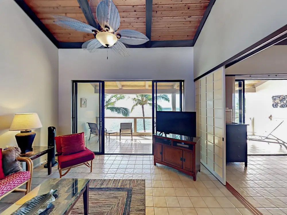 Unobstructed Oceanfront! 2br + Loft W/ Lanai, Pool 2 Bedroom Condo