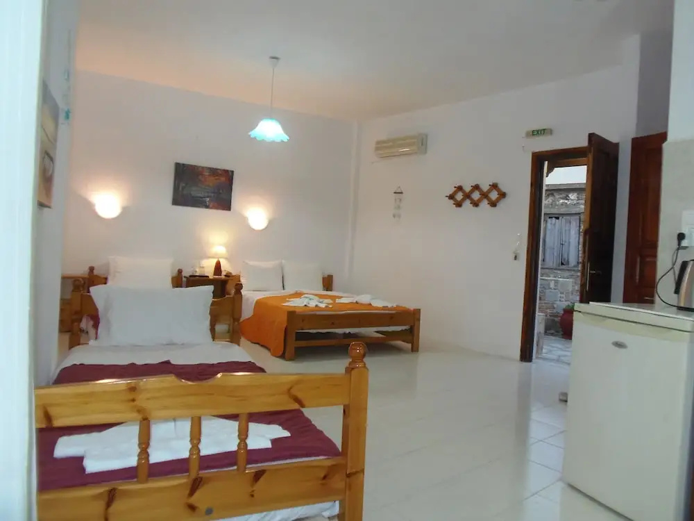 Studios Milos Skopelos-Where the Sea Meets the Sky