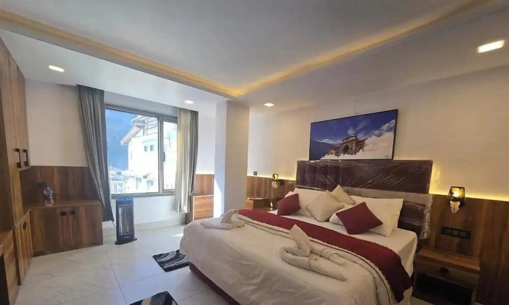 Hotel Vishnu Sarovar