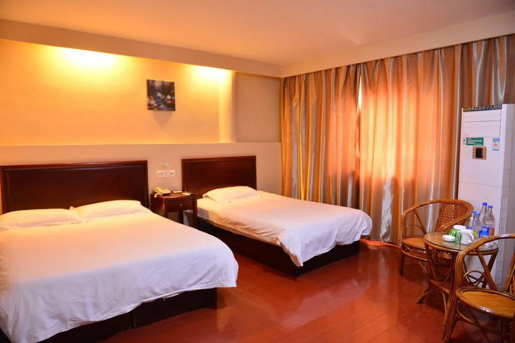 Jinzuan 100 Holiday Hotel