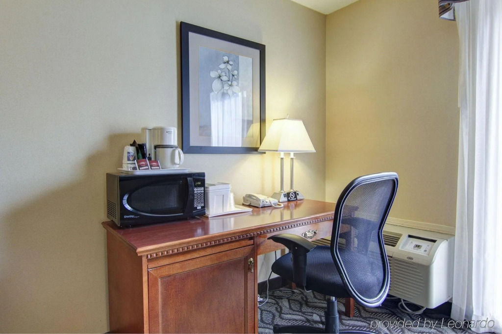 Travelodge Ambassador Bridge Windsor