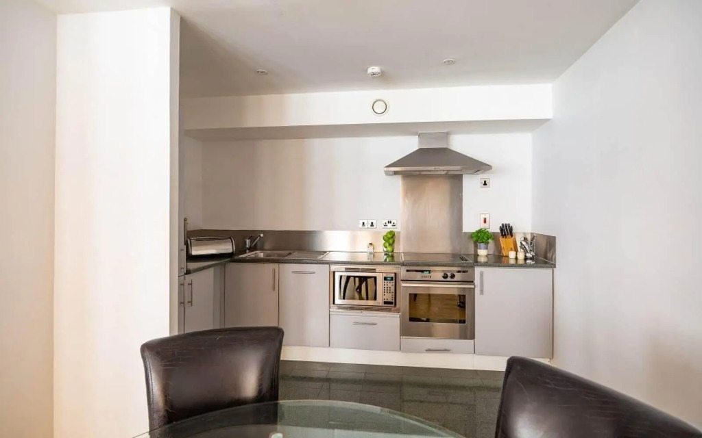 196 Bishopsgate Apartments by DMONTRIO