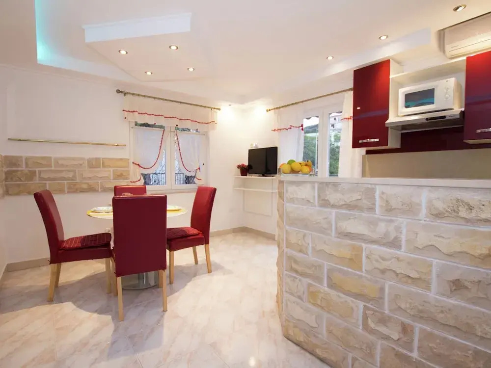 Modern Apartment in Slatine with Terrace
