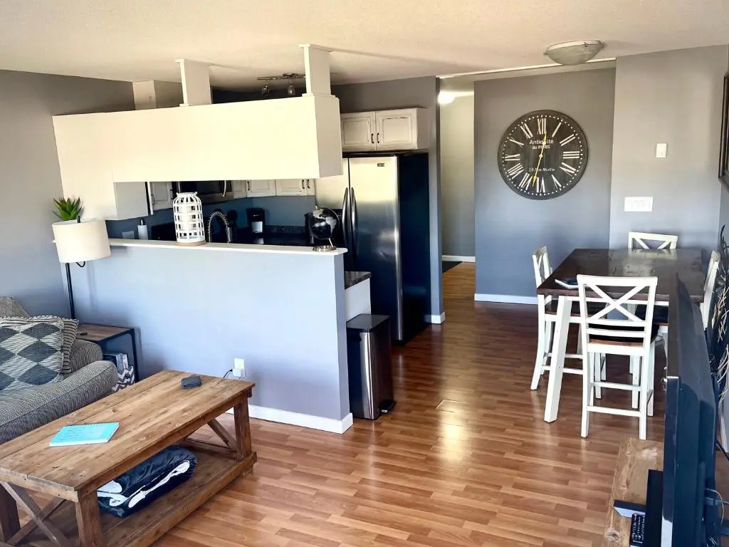 Top Floor Riverfront Condo with Stellar Sunsets!