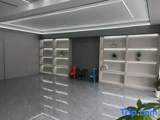 Huaqianshu Light Luxury Homestay (Shenglong Steel Factory)
