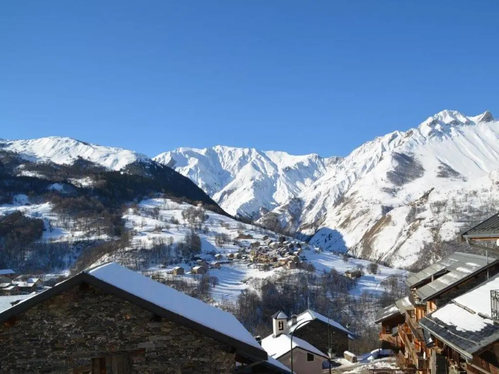 Chalet rénové 3 chambres, charme, WiFi gratuit, proximité pistes - FR-1-452-128