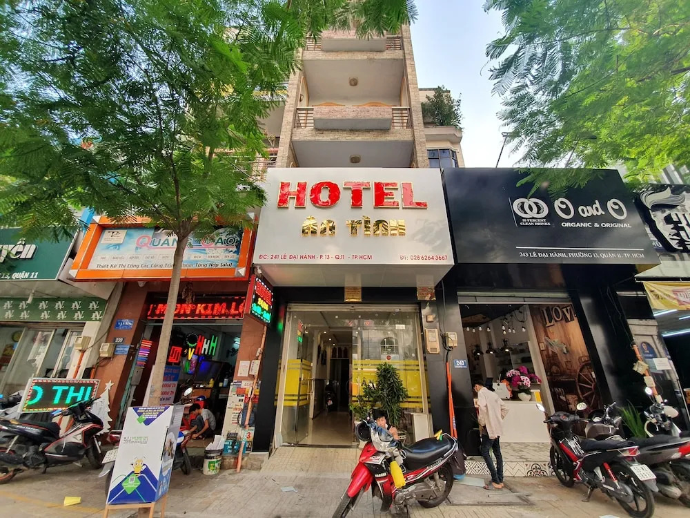 RedDoorz Near Xo Viet Nghe Tinh Street