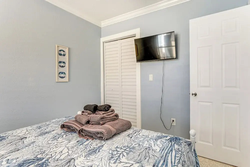 Walk to Beaches & Gulf: Indian Rocks Beach Duplex!