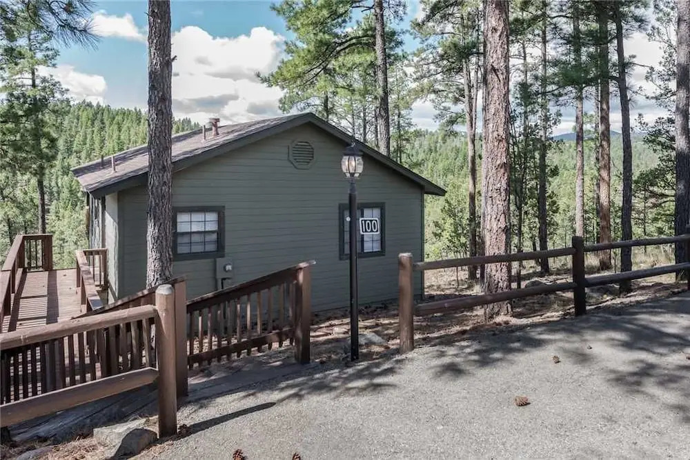 Alpine Village Cabin 100 - Four Bedroom Cabin