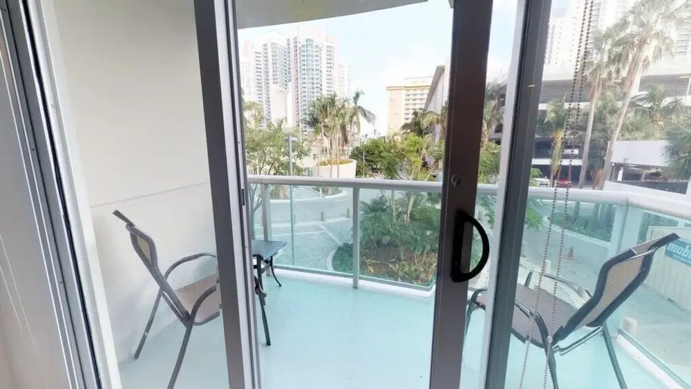 Premium 2 Bedroom + Den Apartment Or201