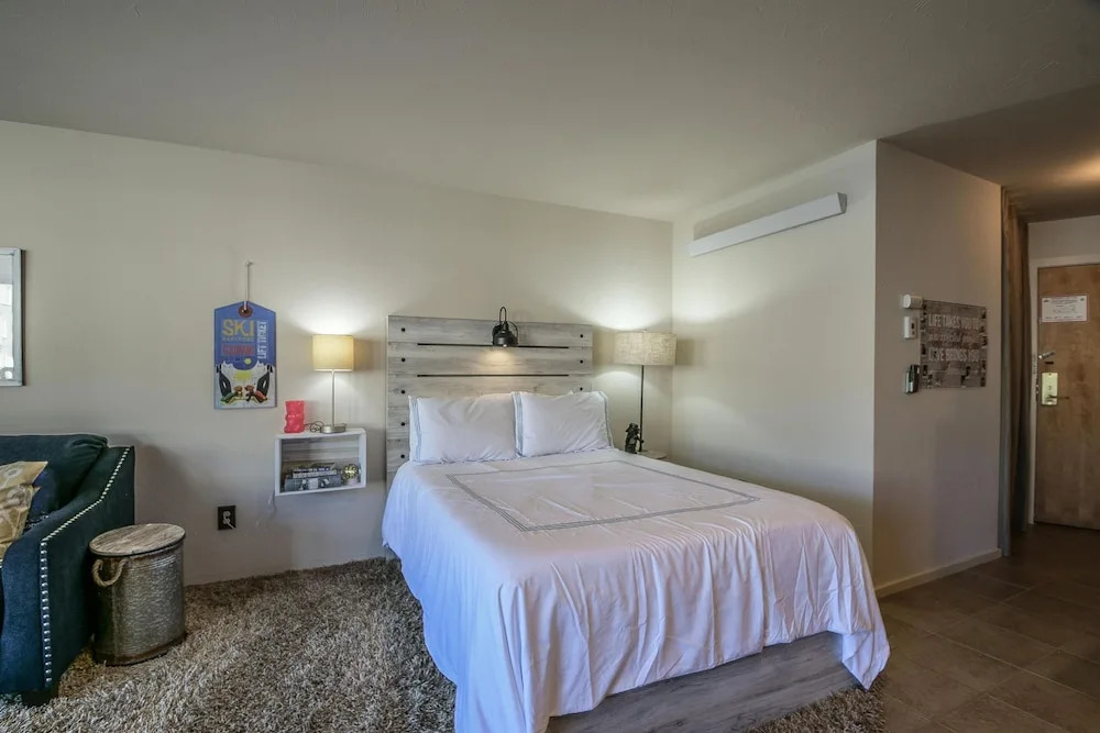 Edgewater 1436