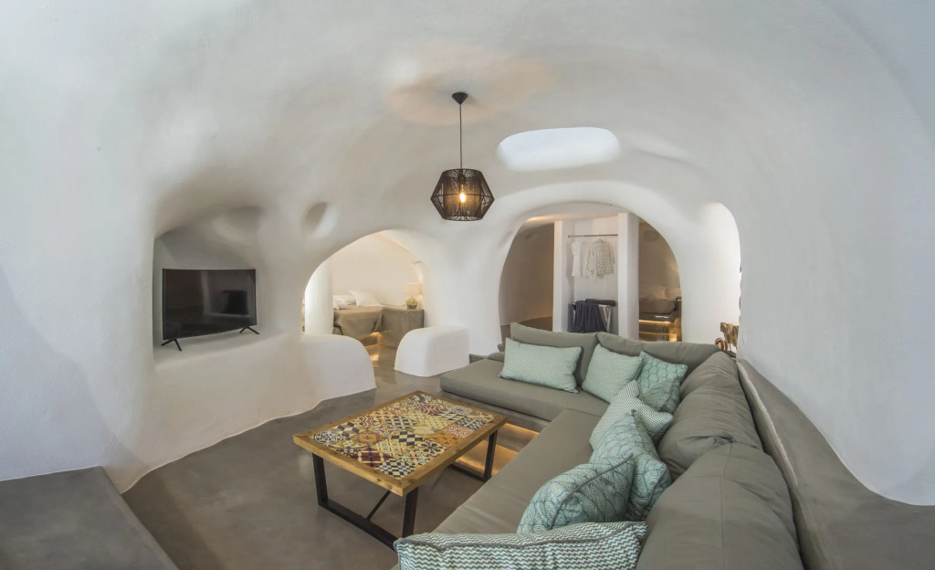 AQUA SERENITY LUXURY SUITES SANTORINI