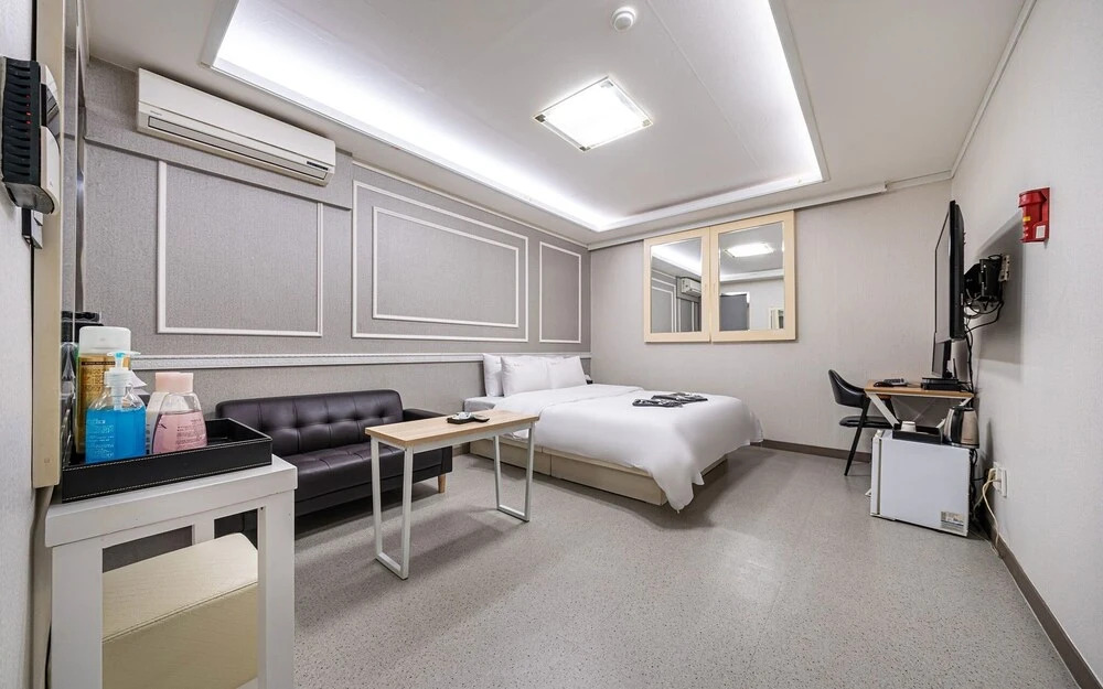 Pyeongtaek Hotel De Salon