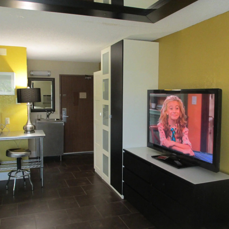 Riverside Suites